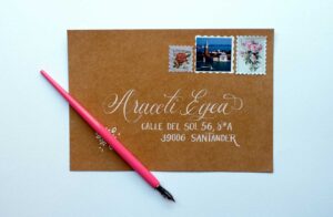 Carta postal caligrafiada artesanalmente manuscrita correspondencia creativa